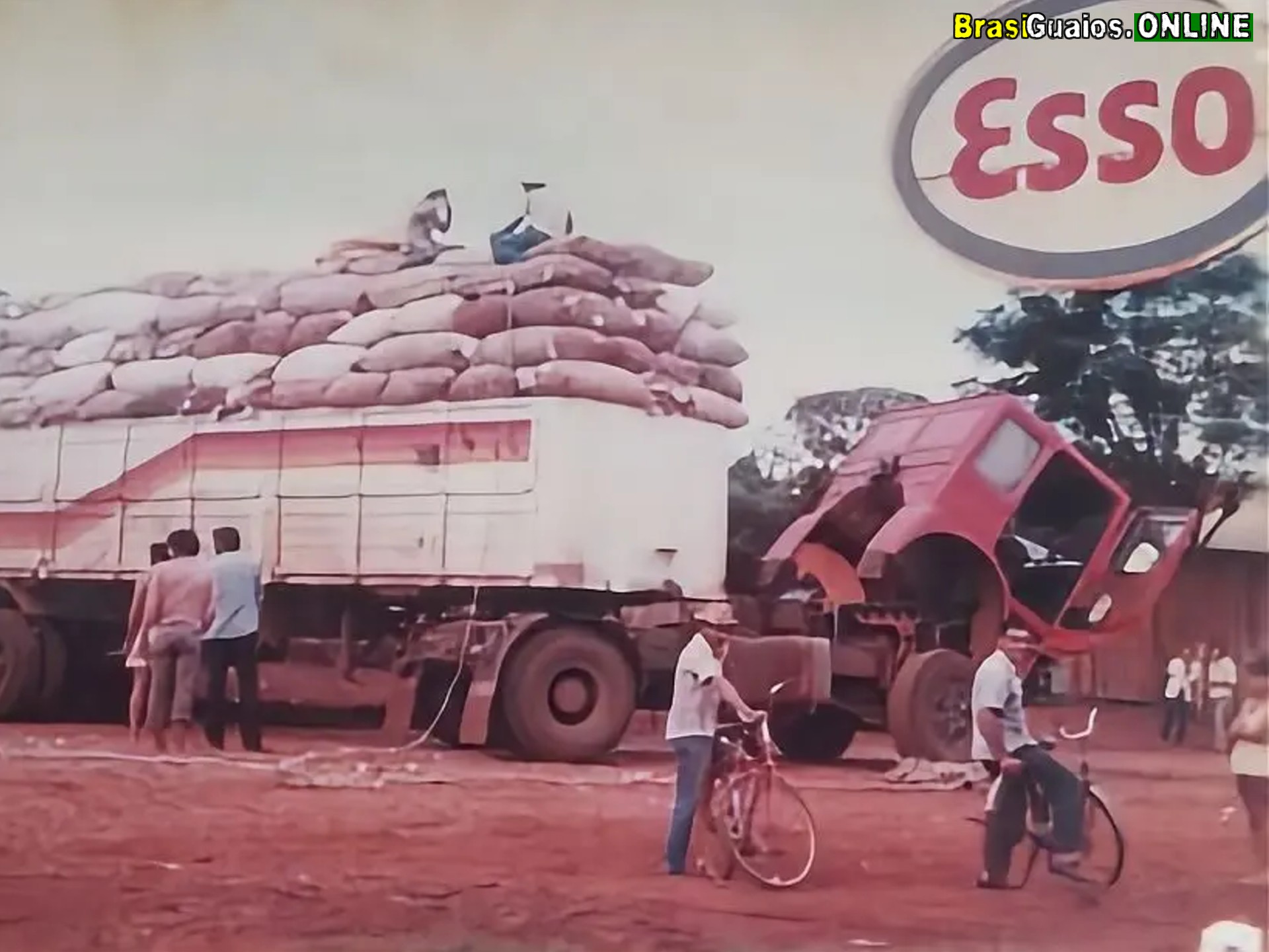 A FOTOGRAFIA DA GLEBA 8 NOS ANOS 80: REFLEXÕES SOBRE A VIDA E CULTURA DOS BRASIGUAIOS NO PARAGUAI